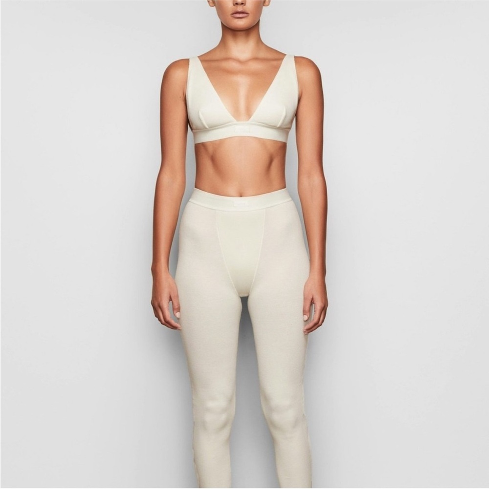 SKIMS CREAM LEGGINGS